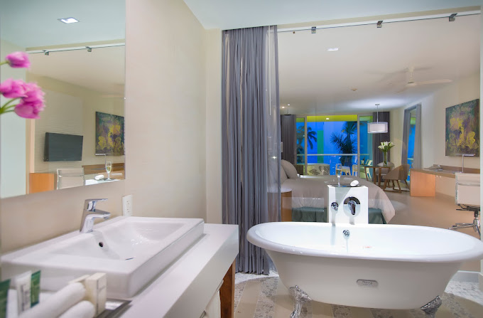 KALPV__Jr Suite_Jacuzzi.webp